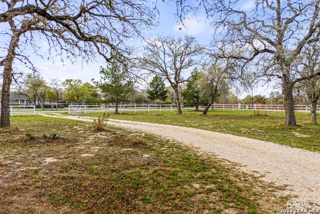 837 Paddy Rd Floresville, TX 78114