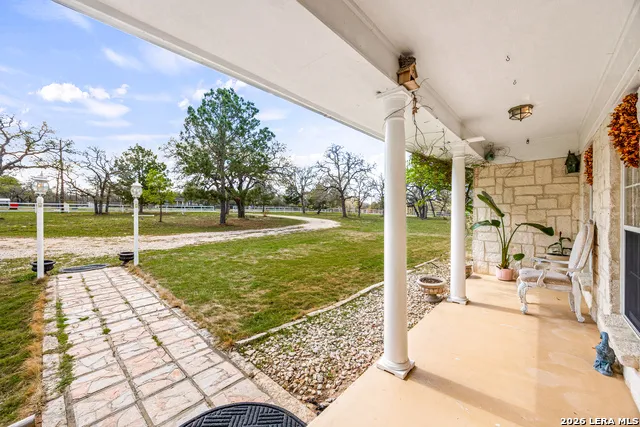 837 Paddy Rd Floresville, TX 78114
