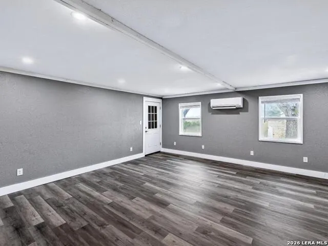 15637 KILOWATT RD Elmendorf, TX 78112