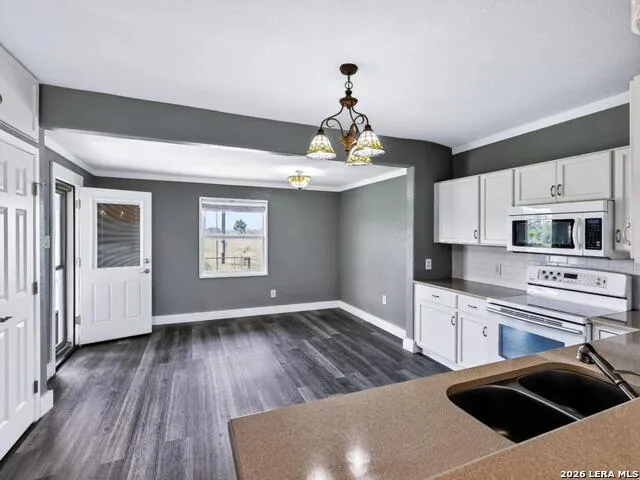 15637 KILOWATT RD Elmendorf, TX 78112