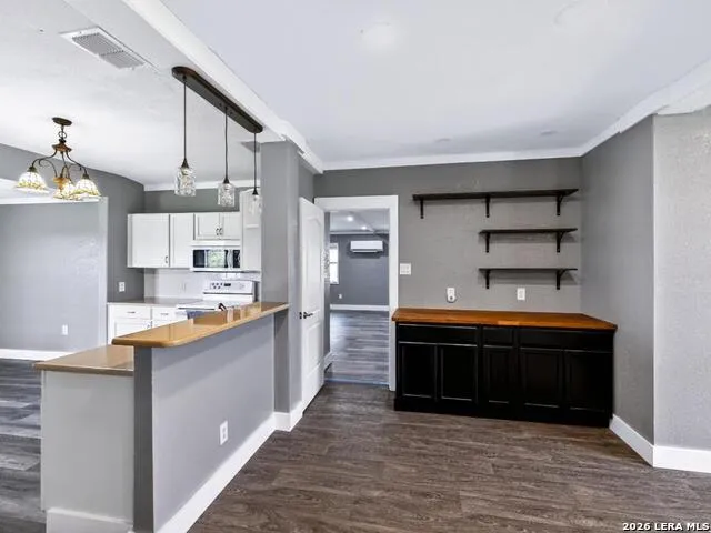 15637 KILOWATT RD Elmendorf, TX 78112