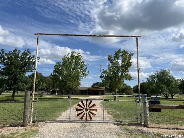 1797 US Highway 90 East Hondo, TX 78861
