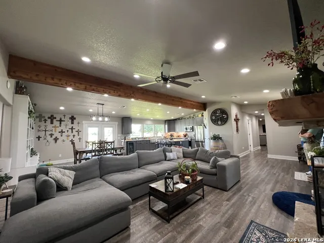 1797 US Highway 90 East Hondo, TX 78861