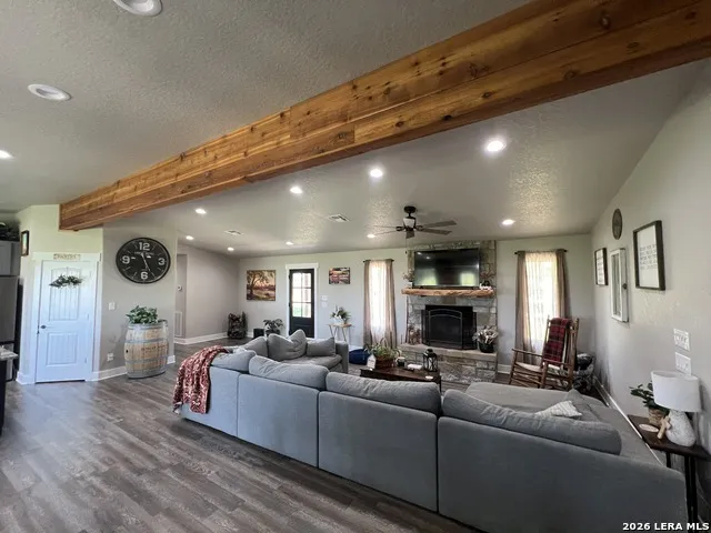 1797 US Highway 90 East Hondo, TX 78861