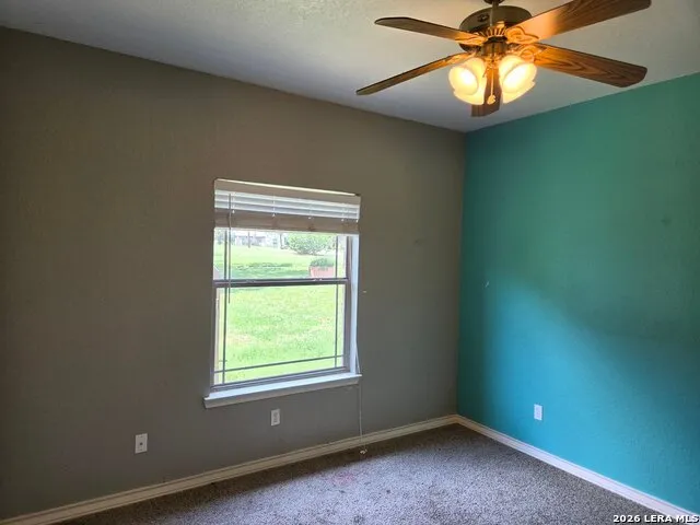 106 Crestway Floresville, TX 78114