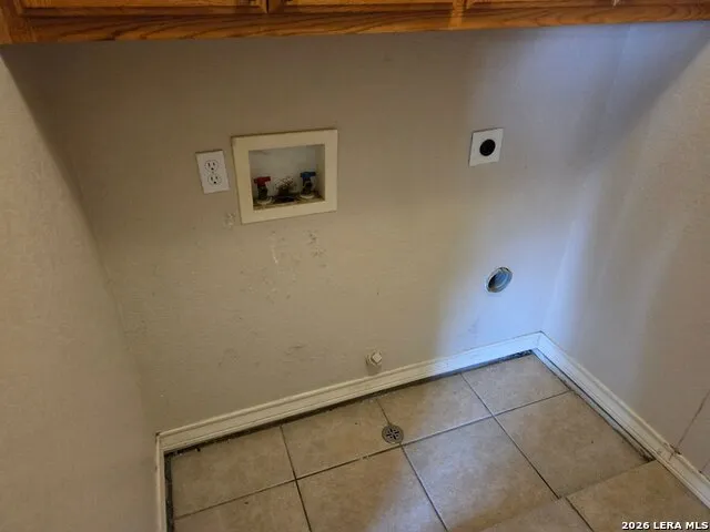 106 Crestway Floresville, TX 78114