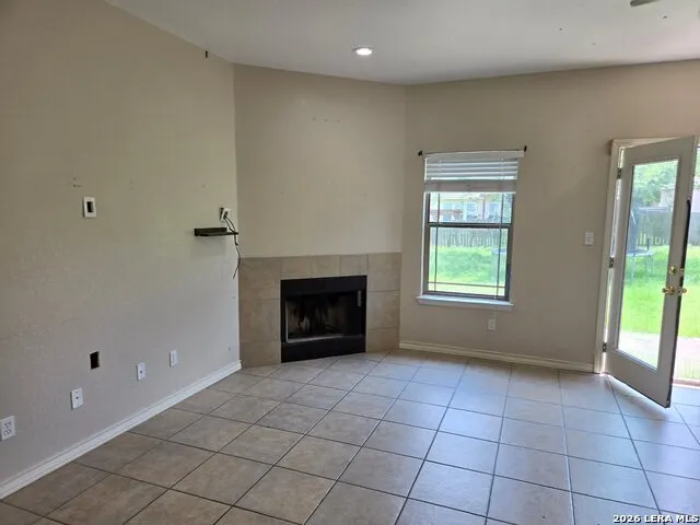 106 Crestway Floresville, TX 78114