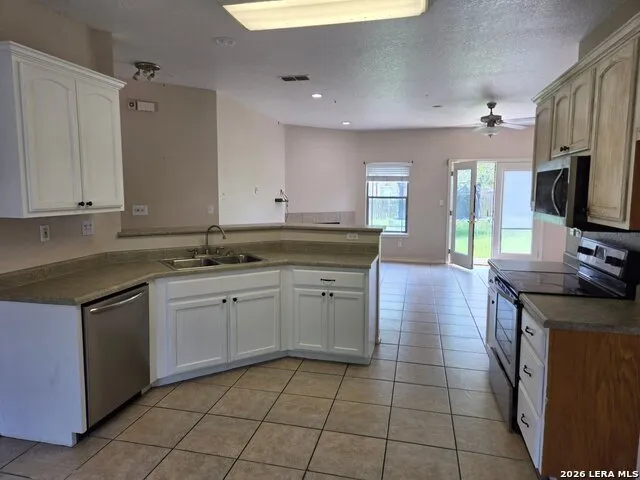 106 Crestway Floresville, TX 78114
