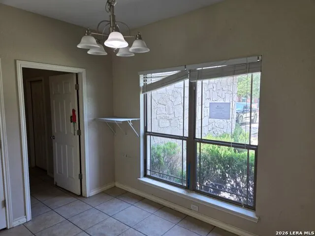 106 Crestway Floresville, TX 78114