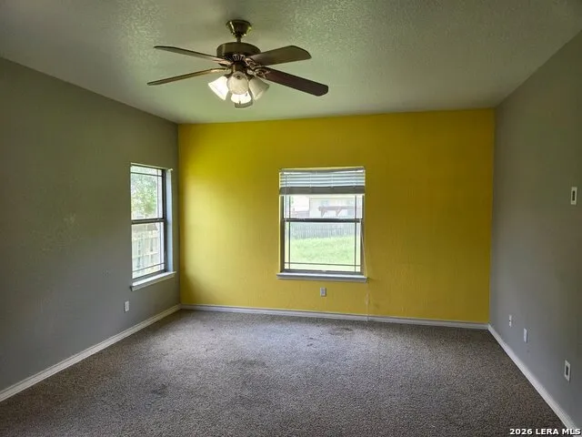 106 Crestway Floresville, TX 78114