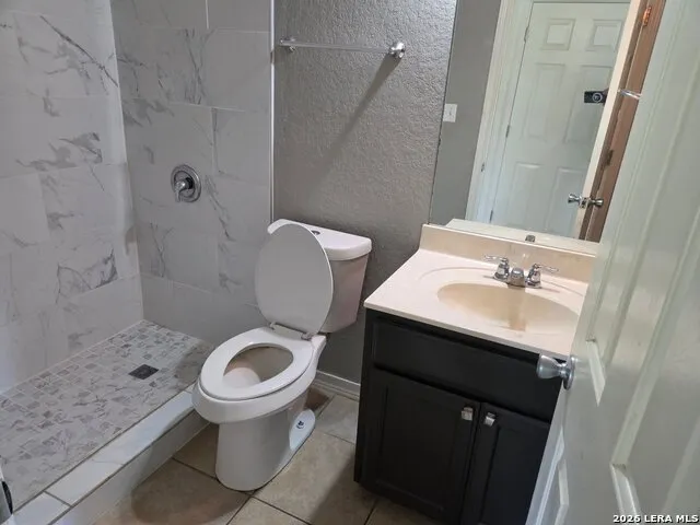 106 Crestway Floresville, TX 78114