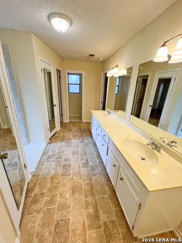 5809 WINTERHAVEN DR Windcrest, TX 78239
