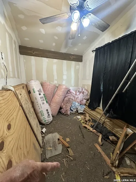 404 W POLK ST Sabinal, TX 78801