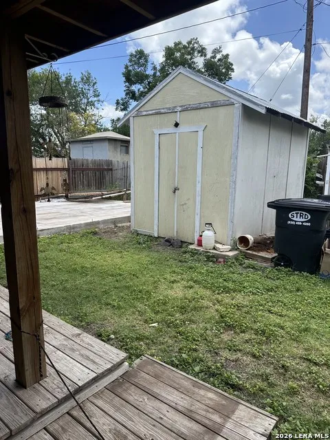 404 W POLK ST Sabinal, TX 78801