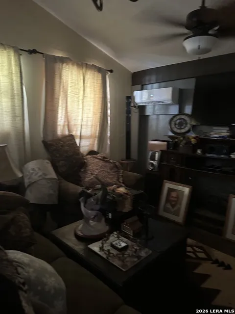 404 W POLK ST Sabinal, TX 78801