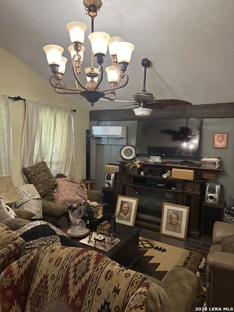404 W POLK ST Sabinal, TX 78801