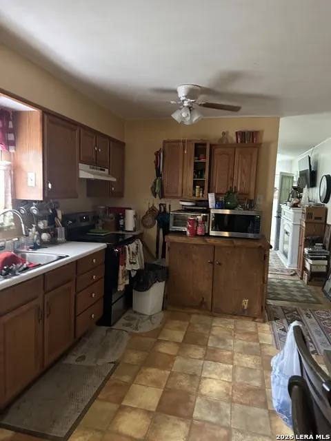 404 W POLK ST Sabinal, TX 78801