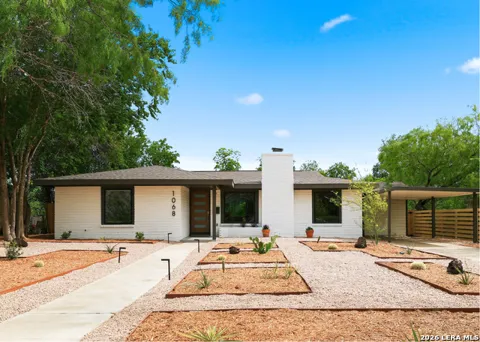 1068 Ivy Ln