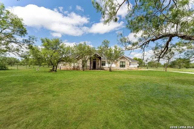 209 Gentle Breeze Floresville, TX 78114