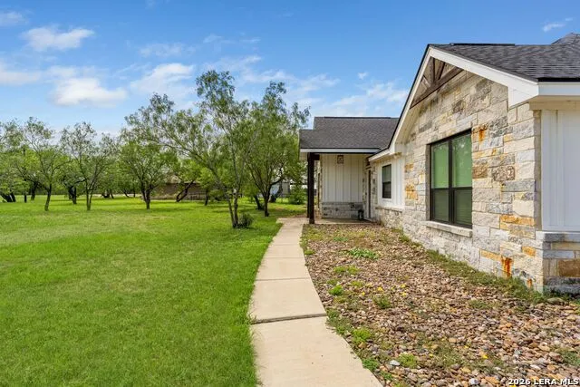 209 Gentle Breeze Floresville, TX 78114