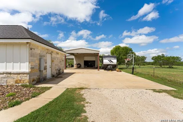 209 Gentle Breeze Floresville, TX 78114