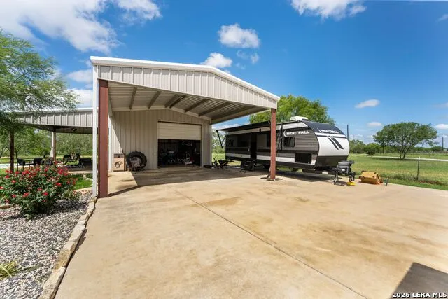 209 Gentle Breeze Floresville, TX 78114