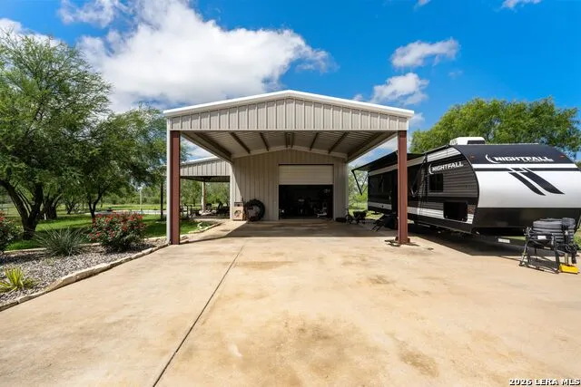 209 Gentle Breeze Floresville, TX 78114