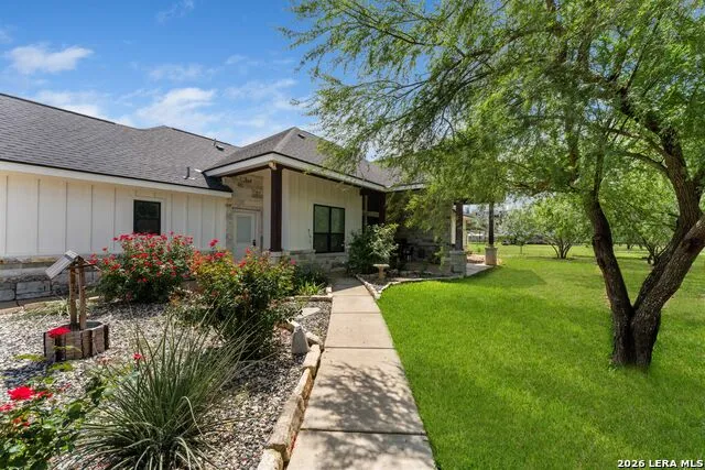 209 Gentle Breeze Floresville, TX 78114