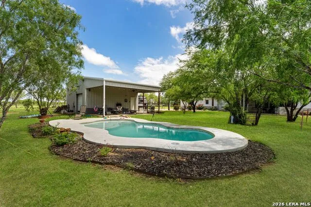 209 Gentle Breeze Floresville, TX 78114