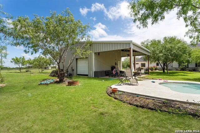 209 Gentle Breeze Floresville, TX 78114