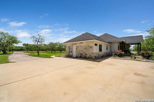 209 Gentle Breeze Floresville, TX 78114