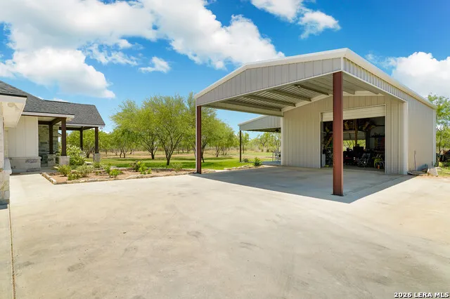 209 Gentle Breeze Floresville, TX 78114