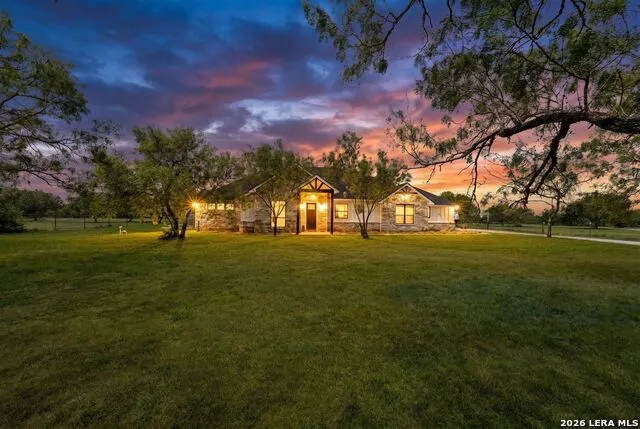 209 Gentle Breeze Floresville, TX 78114