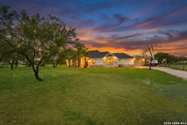 209 Gentle Breeze Floresville, TX 78114