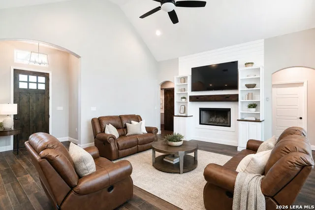 209 Gentle Breeze Floresville, TX 78114
