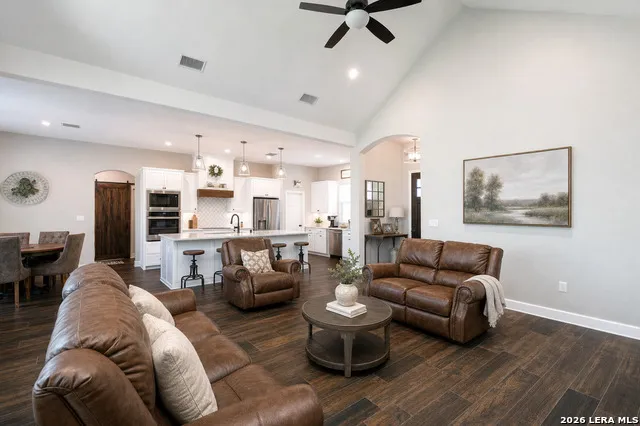 209 Gentle Breeze Floresville, TX 78114