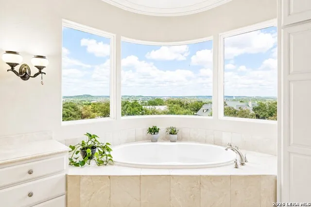 107 Deerwood Drive Kerrville, TX 78028