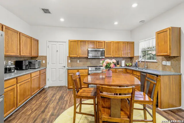 1006 Candlenut San Antonio, TX 78245