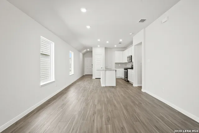 8547 Catnip Pass Elmendorf, TX 78112