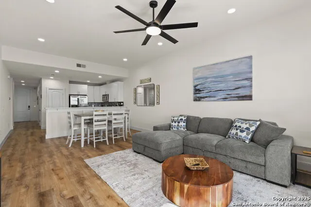 1000 The Cape #10 Horseshoe Bay, TX 78657