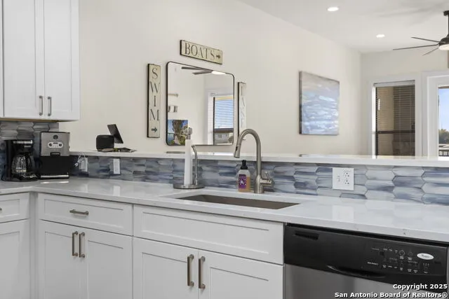 1000 The Cape #10 Horseshoe Bay, TX 78657