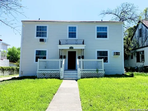 1524 W Woodlawn