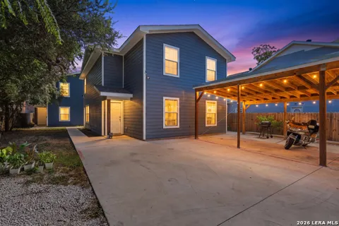 1535 W Laurel