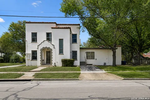 326 E MISTLETOE AVE