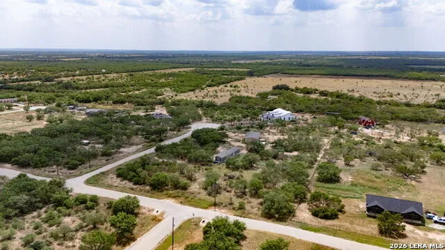 100 County Road 2669 Devine, TX 78016