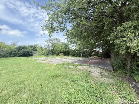 246 W Lachapelle
