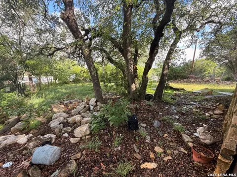 626 LA CRESTA DR
