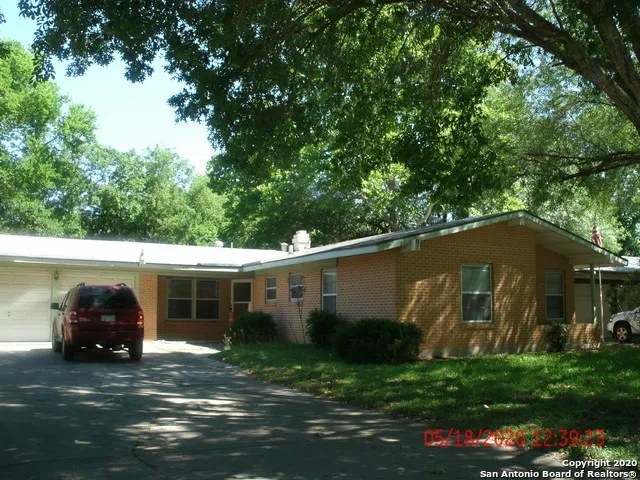 409 E WRIGHT BLVD Universal City, TX 78148