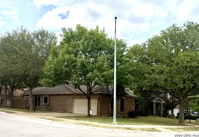 2411 Enfield Grove Dr San Antonio, TX 78231