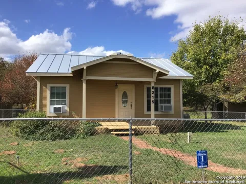 8215 E Loop 1604 S